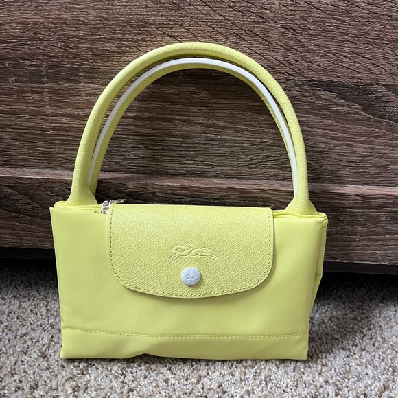 Longchamp Handbags - TODAY SALE NWT Longchamp Medium Le Pliage Shoulder Tote Bag